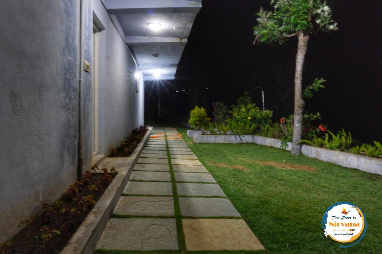 The Door To Nirvana Backpackers Hostel コタジリ エクステリア 写真