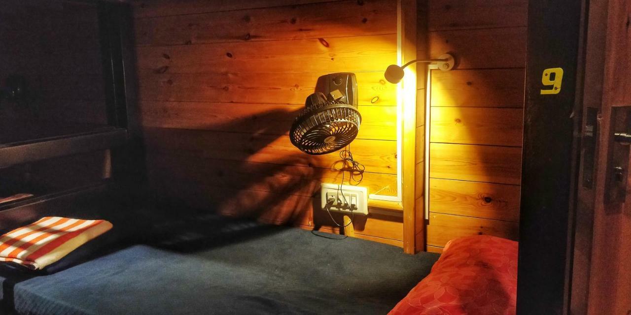 The Door To Nirvana Backpackers Hostel コタジリ エクステリア 写真